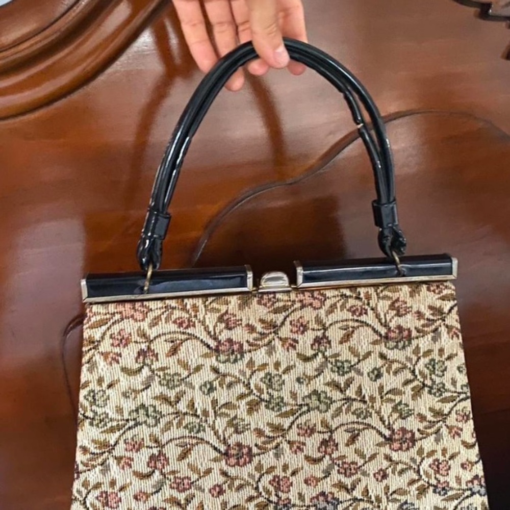 Vintage Beige Tapestry Bag with Kiss Lock